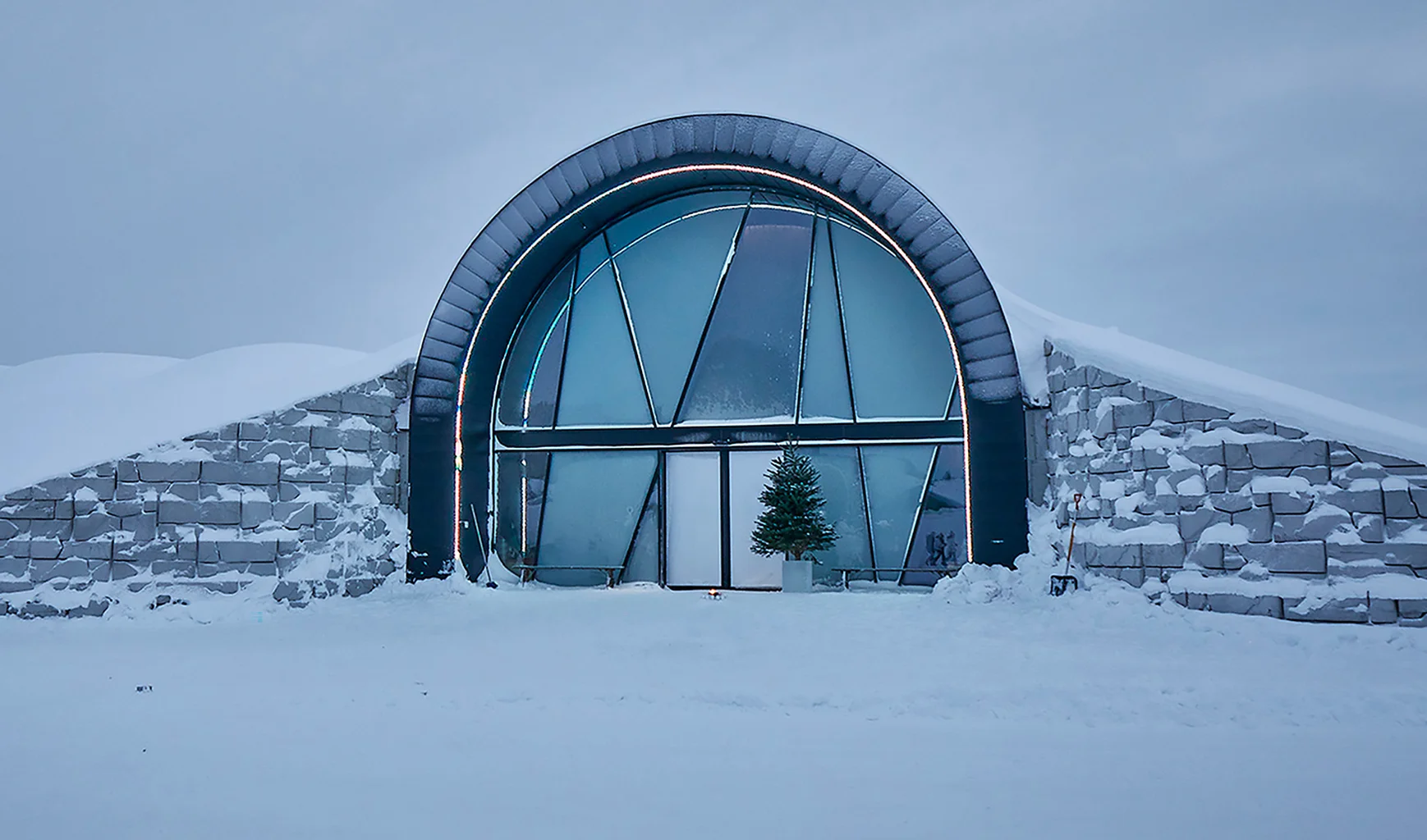 https___kirunalapland.se_wp-content_uploads_2022_03_G1A9660-Icehoteltur_Ylva_Sarri-1440x960-web